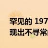 罕见的 1970 年道奇超级蜜蜂坐在农田里展现出不寻常的特征